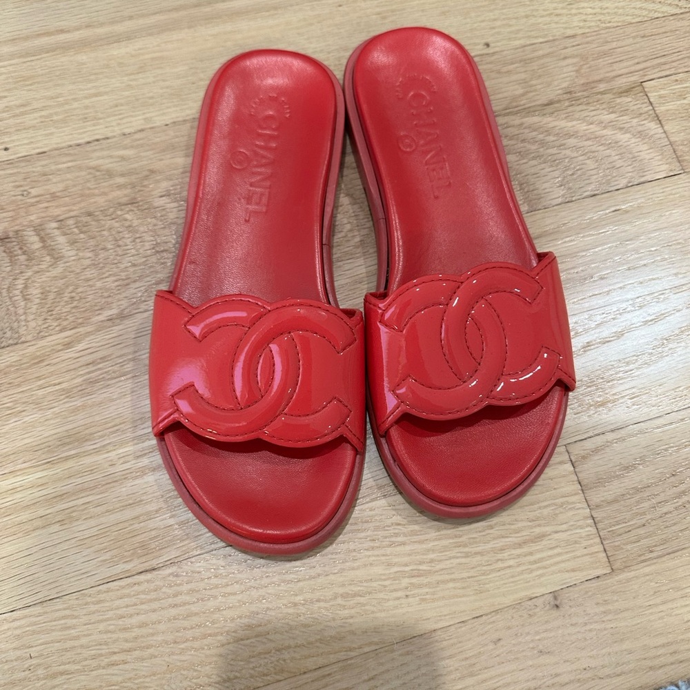 Chanel sandal gently worn in great condition
